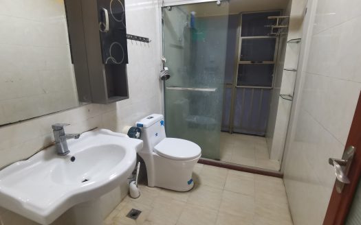 免佣租房双地铁口富通城六期四房出租