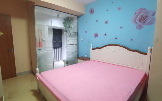 免佣租房双地铁口富通城六期四房出租