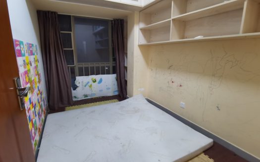 免佣租房双地铁口富通城六期四房出租