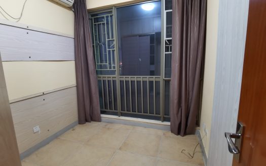 免佣租房双地铁口富通城六期四房出租