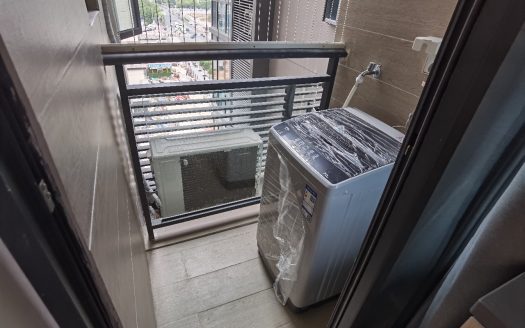 西乡碧海湾双地铁站旁，精装一室一厅，随时入住